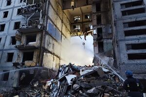 В результате удара по Запорожью частично разрушен многоэтажный жилой дом, погибло не менее 12 человек