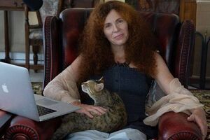 Латынина надеется, что Украина установит контроль над Крымом до того, как в России сменится власть