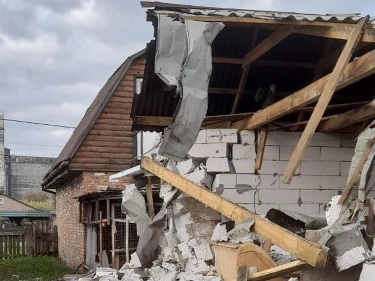 Сумскую область в воскресенье обстреливают с утра
