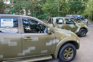 В "Аккордбанке" сообщили, что также передали ВСУ планшеты, дроны, генераторы, активные наушники и другое необходимое оборудование