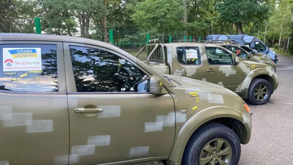 В "Аккордбанке" сообщили, что также передали ВСУ планшеты, дроны, генераторы, активные наушники и другое необходимое оборудование