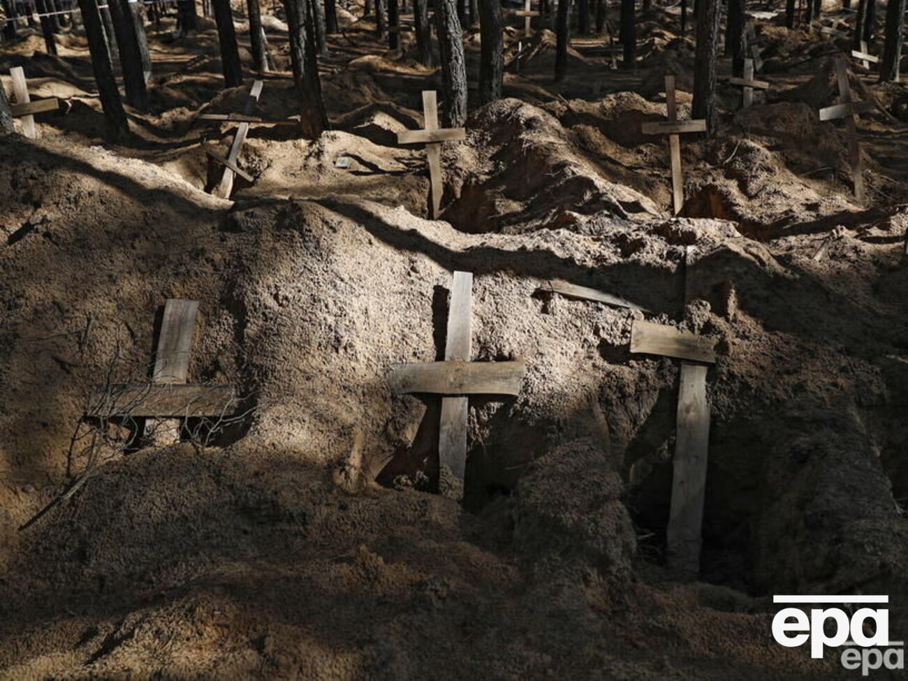 После деоккупации Изюма в начале сентября из могил массового захоронения достали 447 тел
