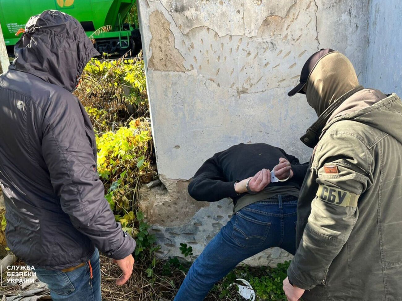 Мужчине объявили о подозрении по двум статьям Уголовного кодекса Украины