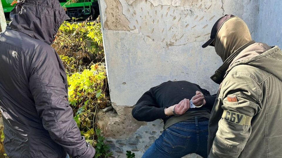 Чоловіку оголосили про підозру за двома статтями Кримінального кодексу України