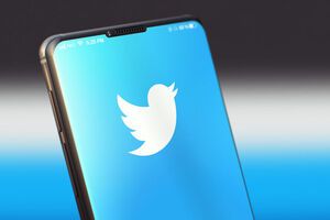 Маск хочет сделать получение синей галочки в Twitter платным