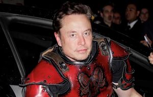 Маск арендовал для празднования Хэллоуина замок Бран возле города Брашон, который называют замком Дракулы