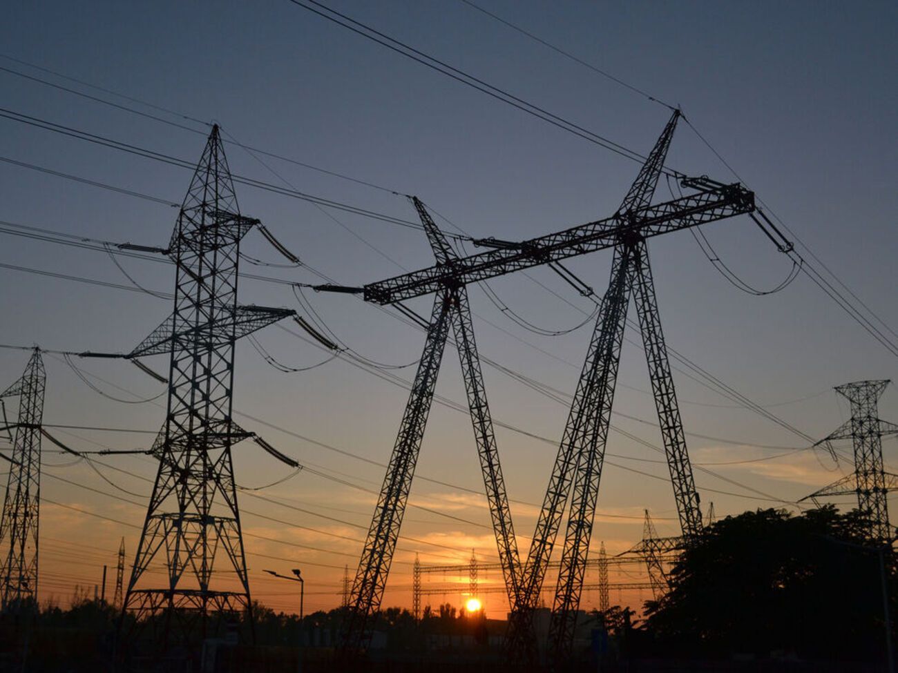 Две недели назад НКРЭКУ планировала повысить ценовые ограничения на рынке электроэнергии