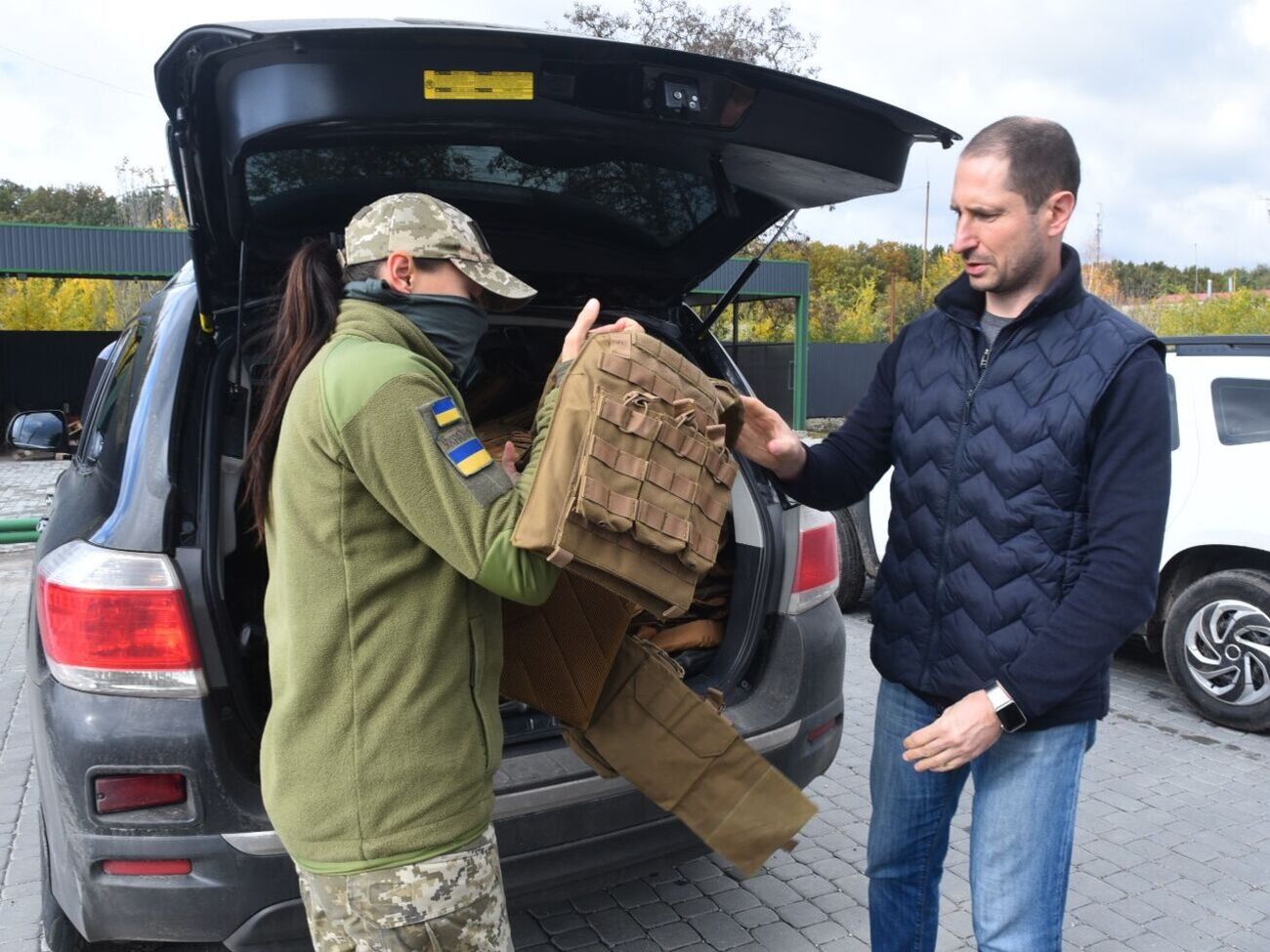 Силантьев уже передавал бронежилеты от "Стального фронта" медикам, участникам ТрО и сотрудникам ГСЧС в Киеве