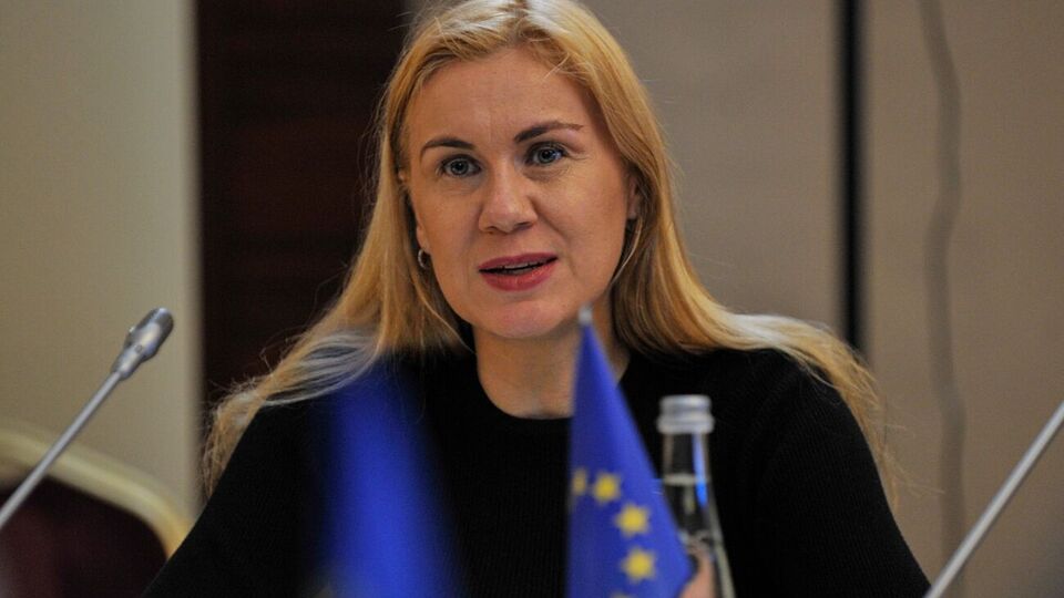 Кадри Симсон сегодня находится с визитом в Украине