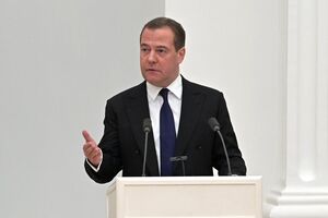 Данилов предупредил Медведева, что возможное применение Россией ядерного оружия – это акт суицида