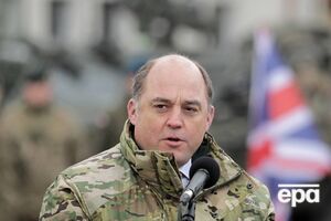 9 листопада Воллес відвідав два навчальні полігони у Британії, де орієнтовно 1,9 тис. українських військових проходять підготовку