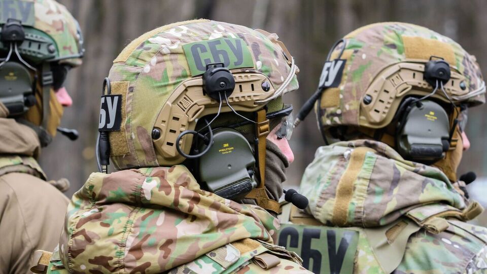 СБУ повідомила трьох "посадовців" про підозру у скоєнні злочинів проти держбезпеки України