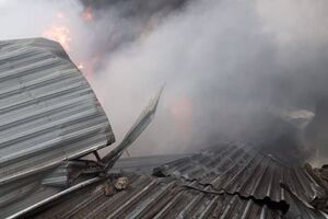 У Куп'янську внаслідок обстрілу сталася пожежа в будівлі магазину