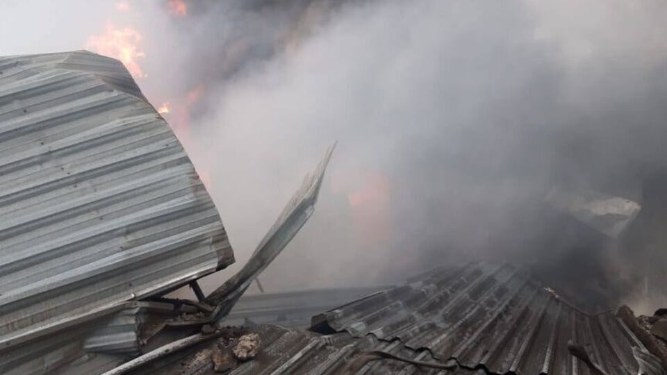 У Куп'янську внаслідок обстрілу сталася пожежа в будівлі магазину