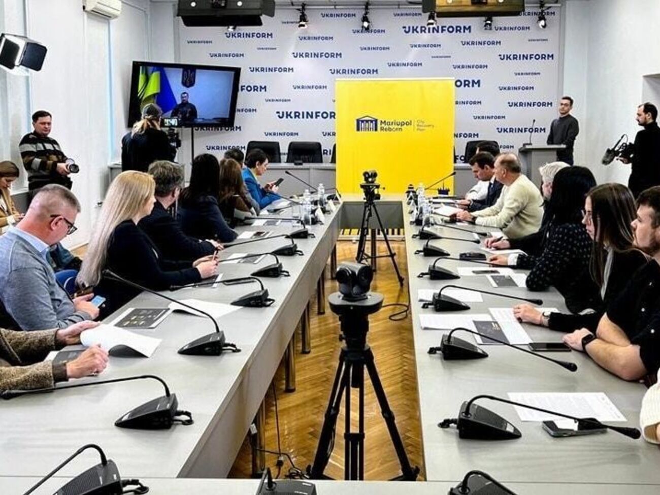 Компании СКМ и "Метинвест" Рината Ахметова совместно с USAID и Всемирным банком присоединятся к восстановлению Мариуполя