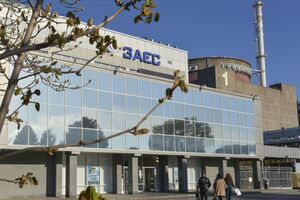 28 октября "Энергоатом" заявил, что на сотрудничество с оккупационными властями, подписав контракты с "Росатомом", пошли около сотни оставшихся в Энергодаре работников ЗАЭС