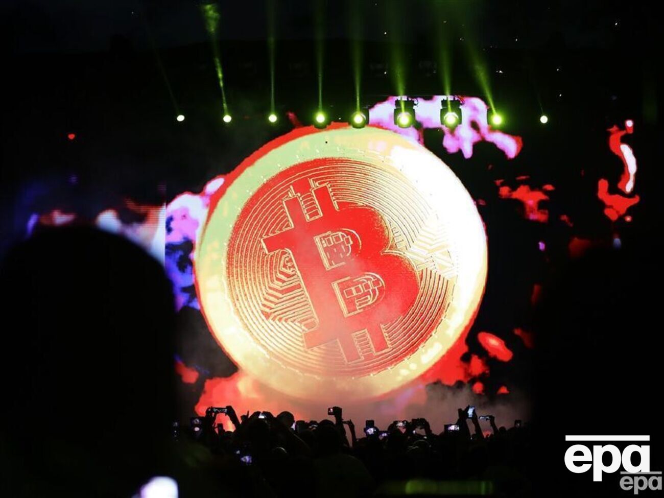 Вартість біткоіна помітно впала