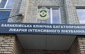 В больнице восстанавливают несущие стены, кровлю и разрушенную крышу одного из корпусов