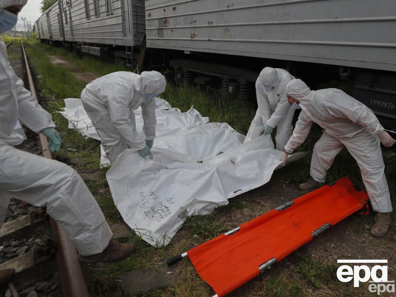 Окупанти не забирають тіл своїх загиблих із поля бою, і це негативний чинник не лише з погляду загальнолюдської моралі, а й із погляду санітарно-епідемічної загрози, заявили у НГУ