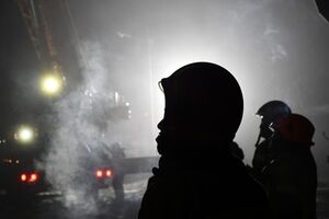 На месте прилета работают спасательные службы