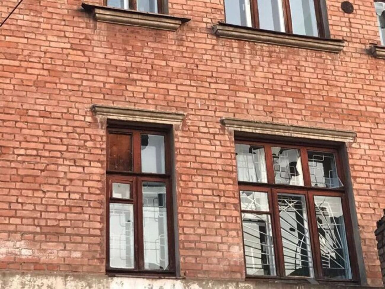 В результате обстрела повреждено здание колледжа, а также жилье мирных граждан