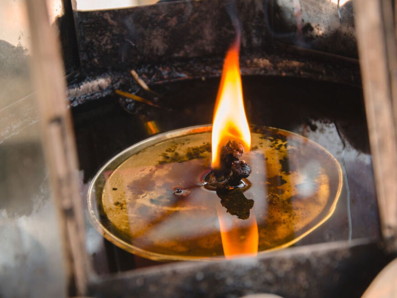 Свечу можно сделать из подручных материалов