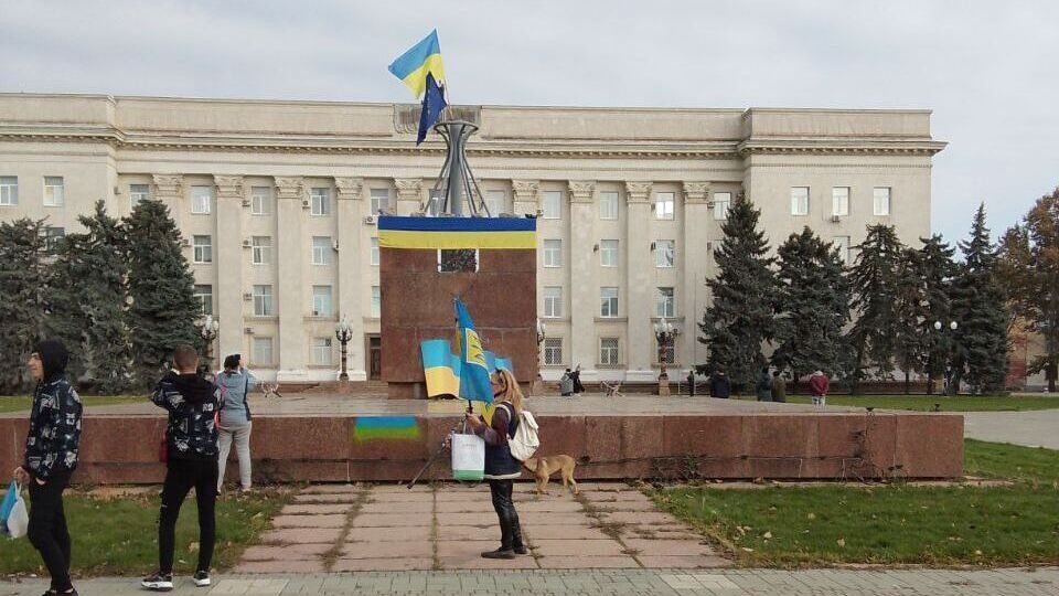 Жителі Херсона вийшли на вулиці з українською символікою
