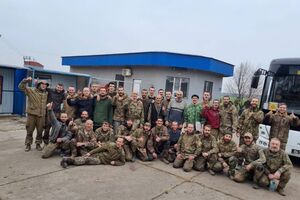 Військові повернулися в Україну з полону