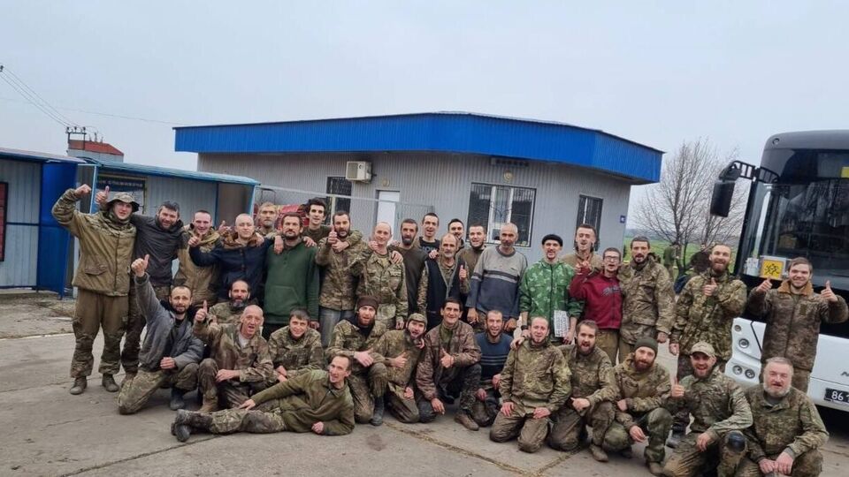 Військові повернулися в Україну з полону
