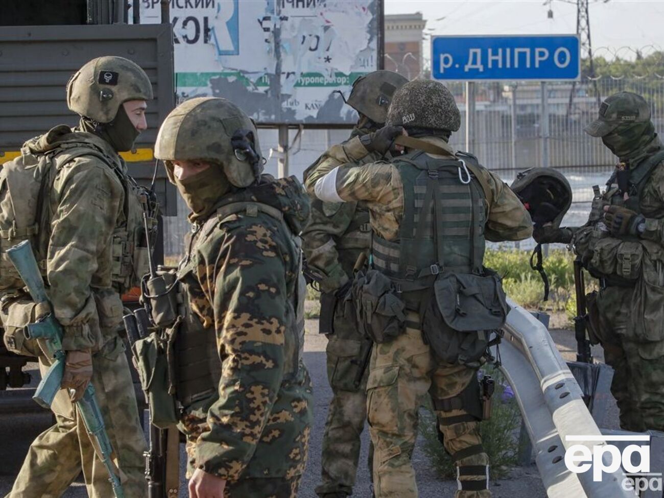 Деяким російським окупантам командування порадило: "Вибирайтеся, як хочете", пише The Guardian