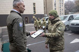 Мер Києва зазначив, що це не остання партія автомобілів від столиці для військових