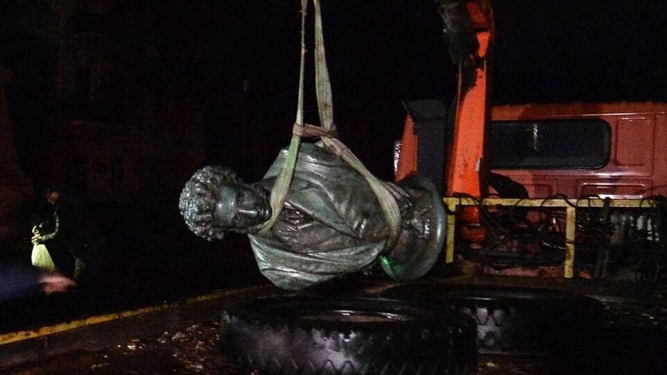 Як зазначили у міськраді, "Пушкін переїхав"