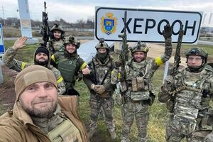 Подразделения сил обороны Украины (на фото представители патрульной полиции) зашли в Херсон