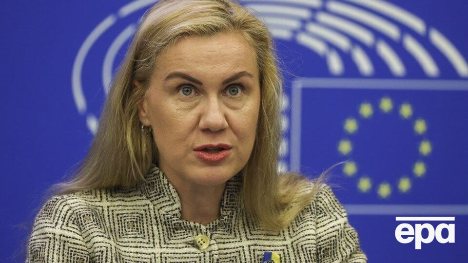 Сімсон зазначила, що перші трансформатори вже прямують до України