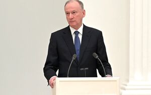 Визит Патрушева в Тегеран был связан с тем, что Иран "притормозил" оружейные контракты с РФ, считает Арестович