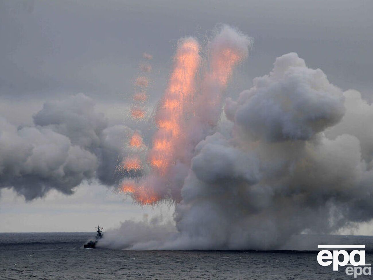 РФ знову почала виводити ракетоносії у Чорне море