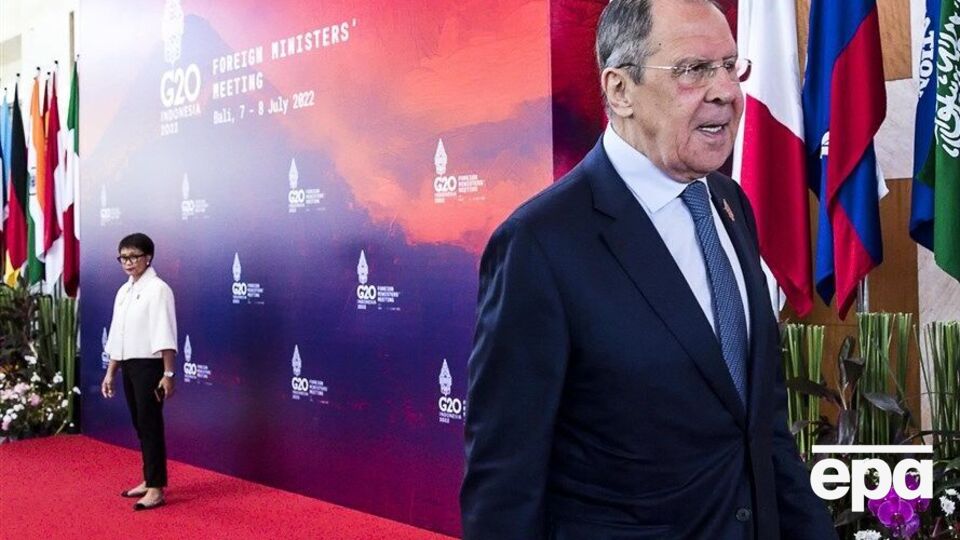 На министерской встрече представители стран G20 тоже не фотографировались с Лавровым, который возглавит российскую делегацию на саммите 15–16 ноября