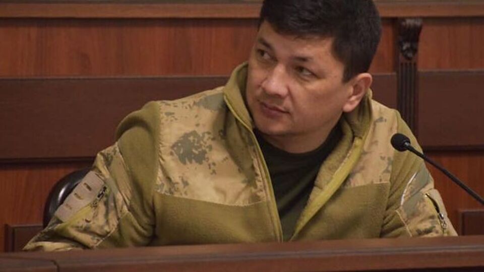 Кім зазначив, що ховався від вибухів під парканом