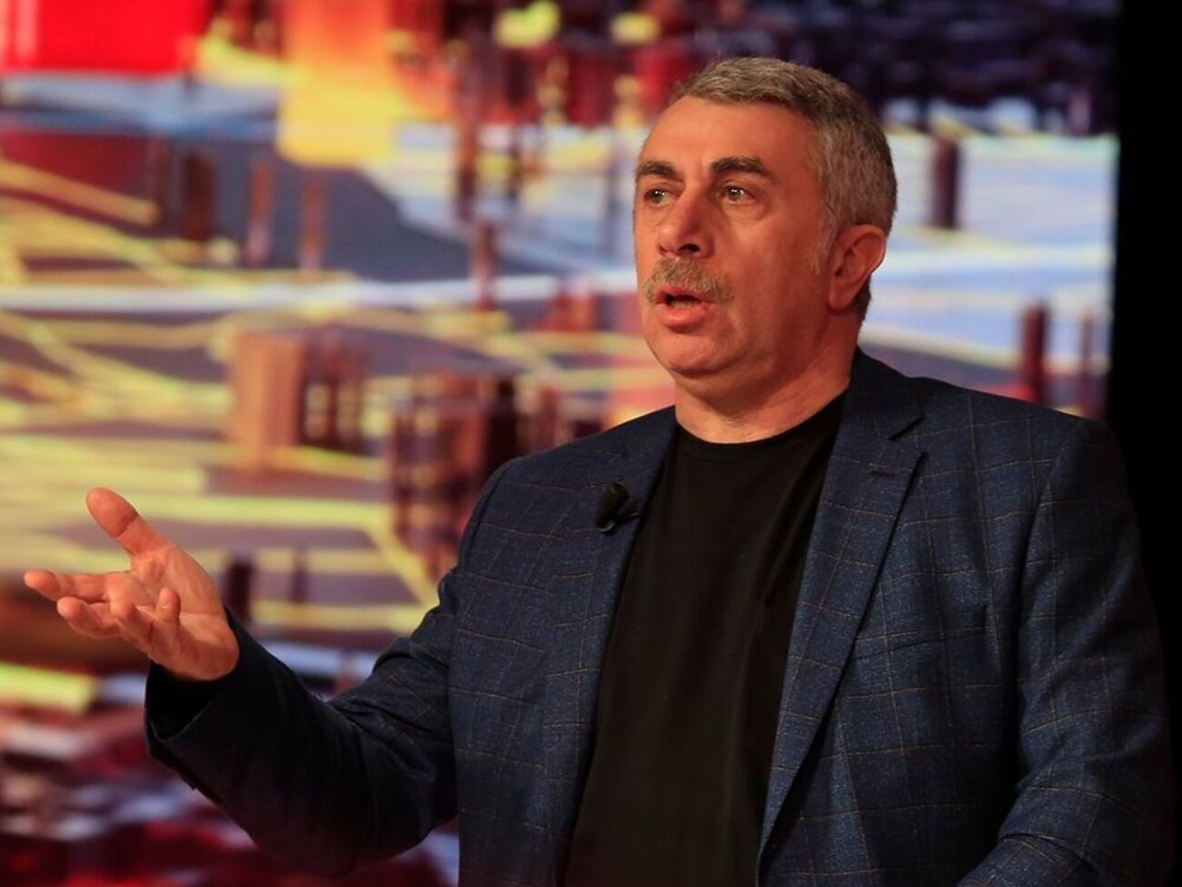 Комаровский: Мы застукали процесс изнасилования и предлагаем жертве начать переговоры с насильником