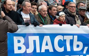 Касьянов (второй справа): Демонстрации и негодование от того, что поубивали сыновей, дочерей, мужей, конечно, выйдут на улицу