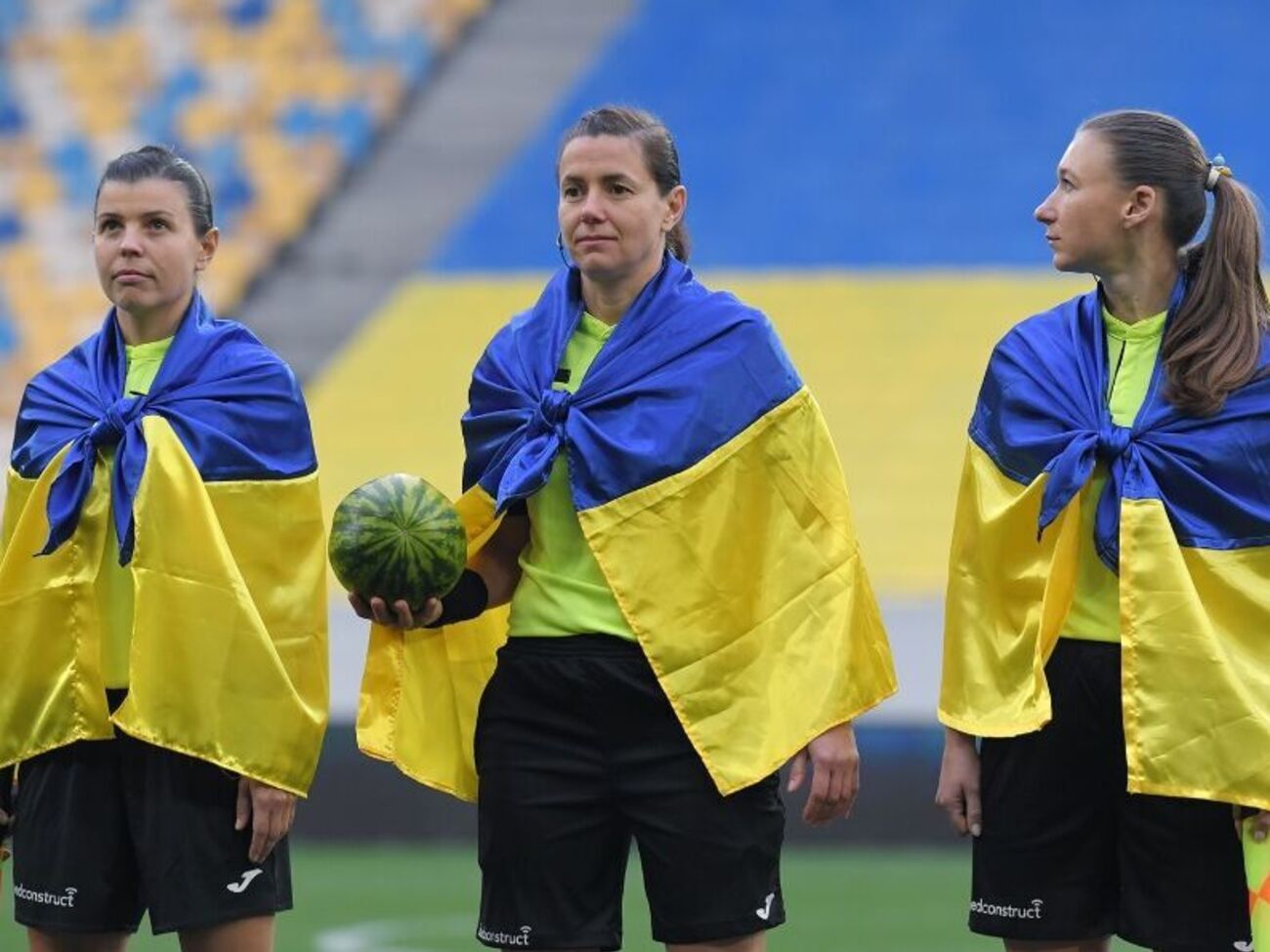 На матче присутствовал символ Херсона