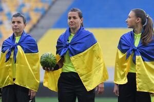 На матче присутствовал символ Херсона