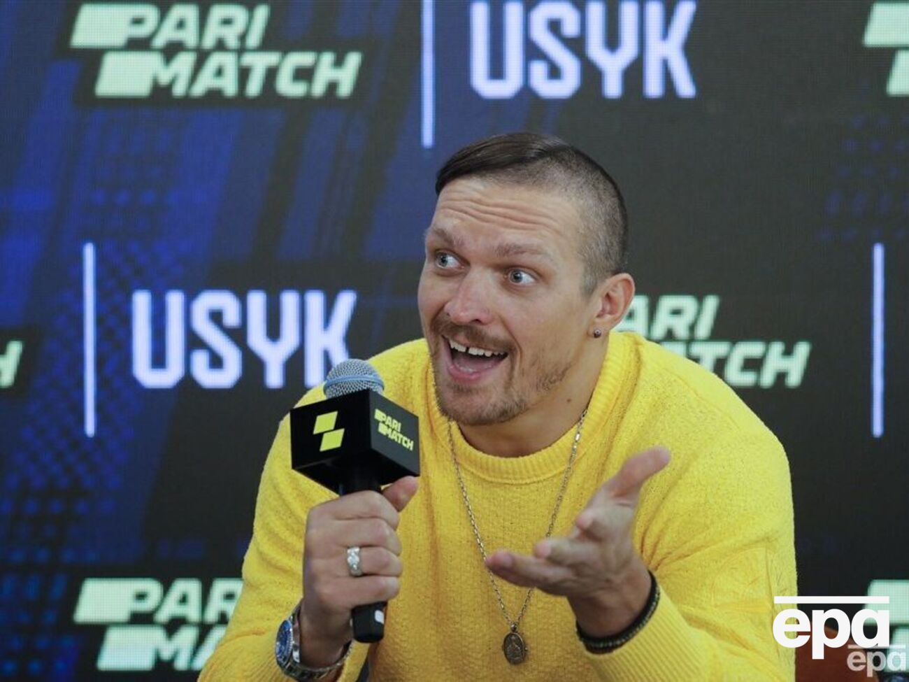 Усик має пояси чемпіона за версіями IBF, WBA, WBO та IBO