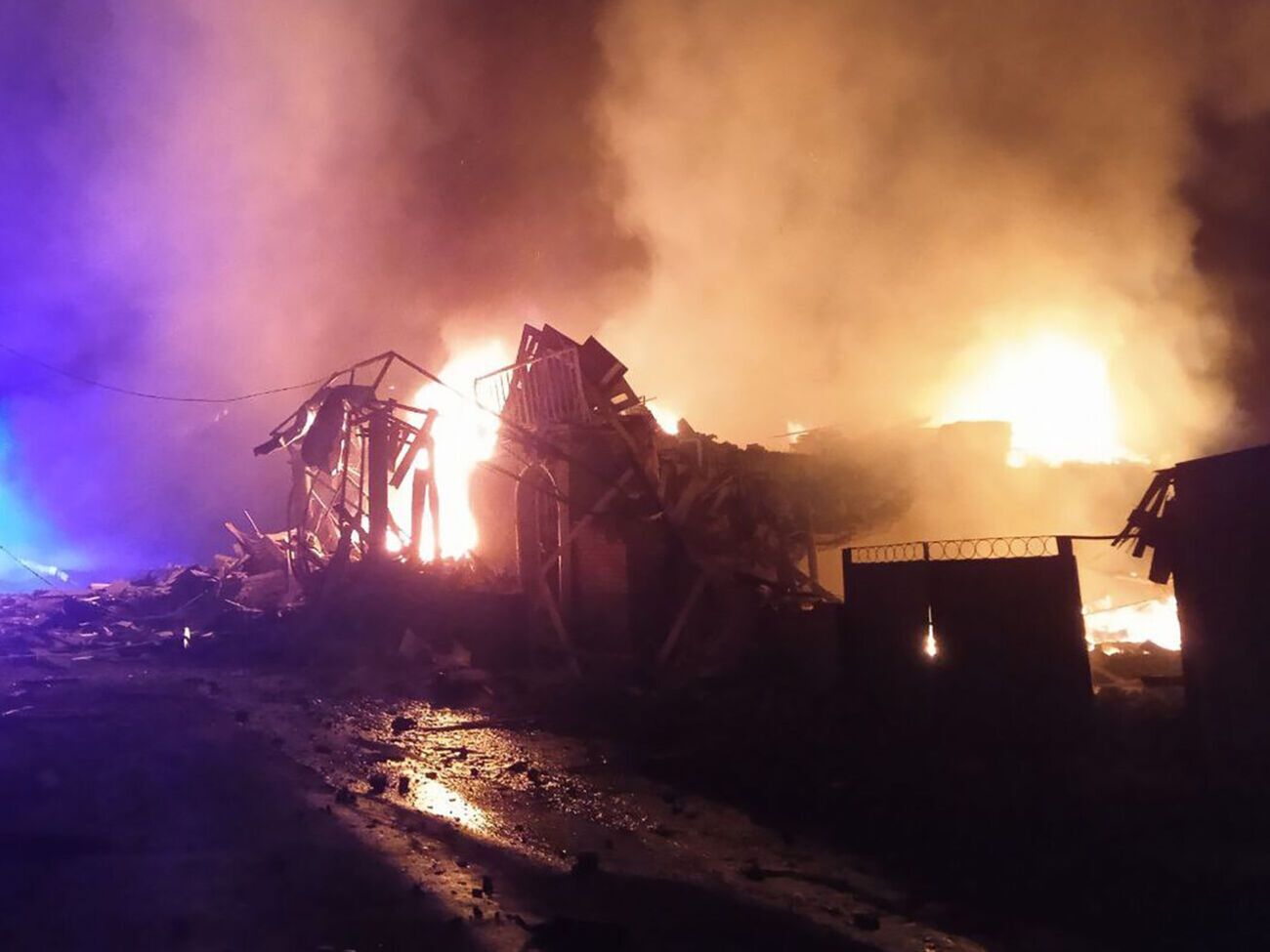 У двох місцях унаслідок обстрілу сталися пожежі