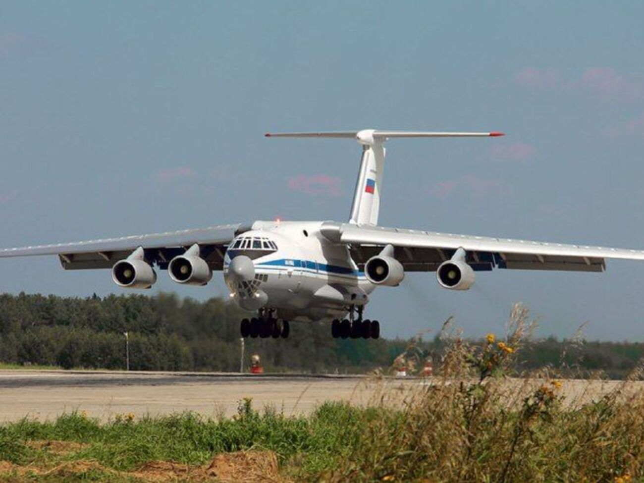 За последние дни в Мачулищи из РФ прилетало восемь Ил-76