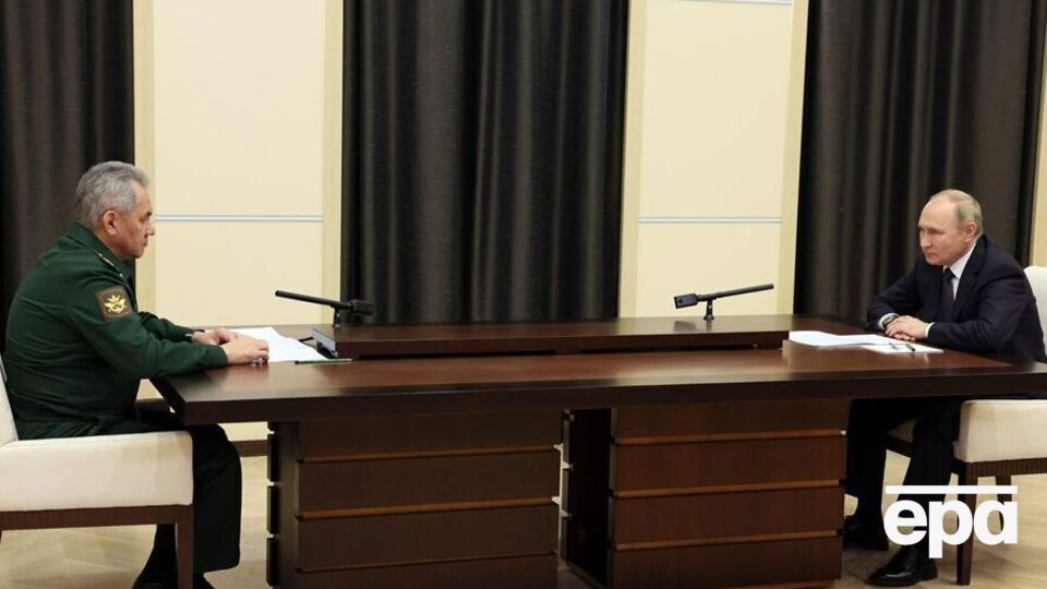 В России звучит много критики в адрес Шойгу, но Путин не увольняет его