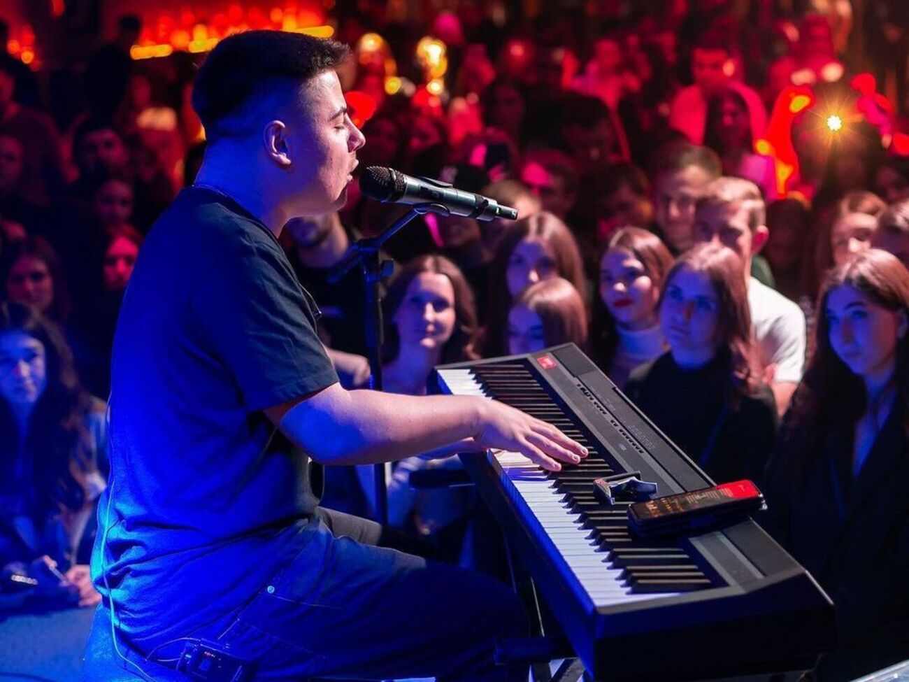 Шумей народився 2002 року в Івано-Франківській області