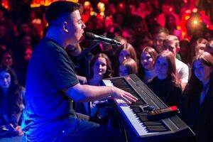 Шумей народився 2002 року в Івано-Франківській області