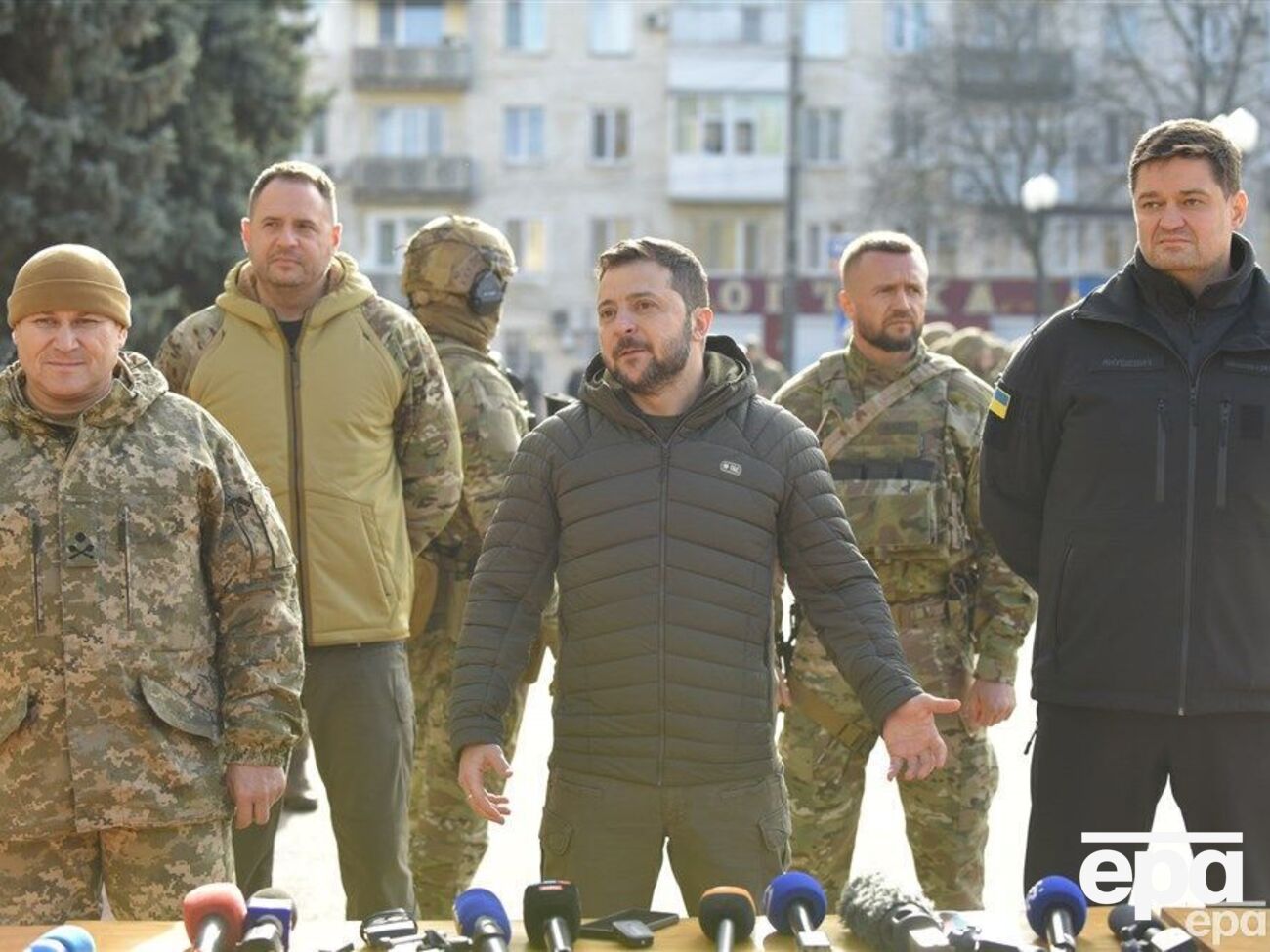 Зеленский приехал в освобожденный от оккупантов Херсон