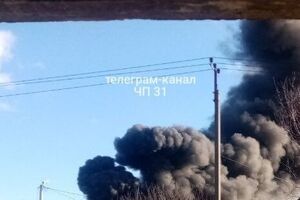 По данным местных властей, горит хранилище дизельного топлива